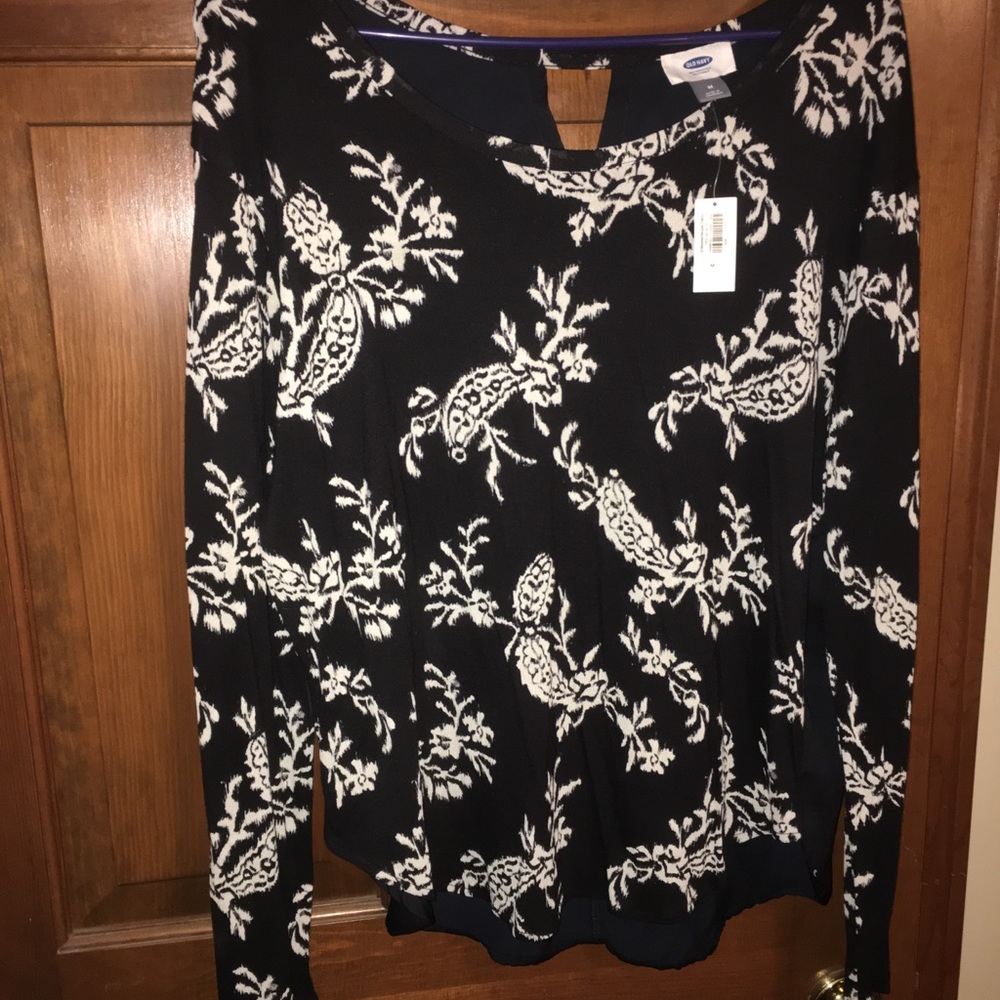 Long sleeved black and white old navy shirt